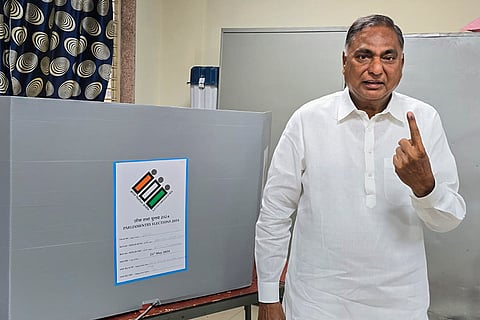 LS Polls: Ramvir Singh Bidhuri casts vote in Delhi